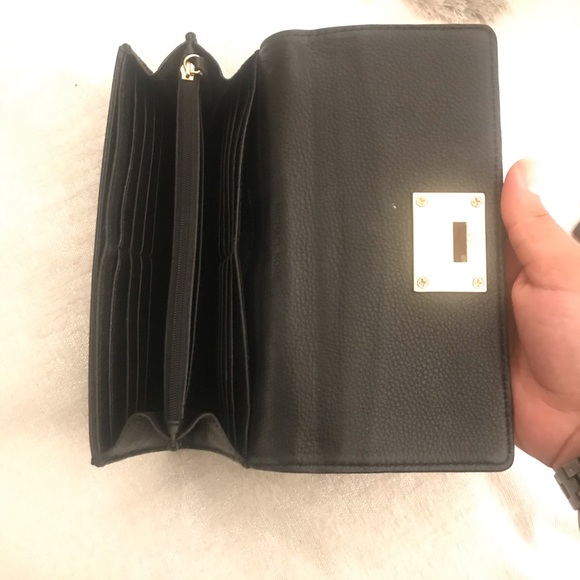 Michael Kors Wallet - Picture 3 of 4